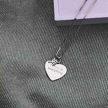 Bilde nummer 2 av Pan Jewelry, Hjerte smykke i 925 sølv "Family is everything"