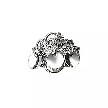 Sylvsmidja, Ring i 830 oksidert sølv med løv