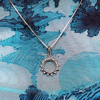 Bilde nummer 3 av Pan Jewelry, Smykke i forgylt sølv med sol og zirkonia