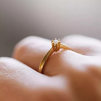 Bilde nummer 3 av Pan Jewelry, Isabella enstens ring i 585 gult gull 0,05 ct WSI