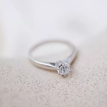 Bilde nummer 2 av Pan Jewelry, Ingrid enstens ring i 585 hvitt gull med diamant 0,40ct W/SI