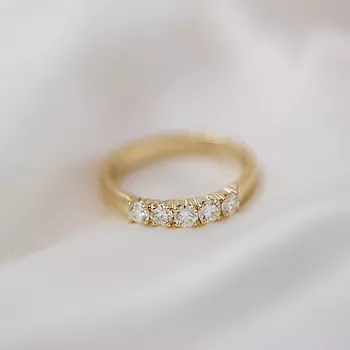 Bilde nummer 2 av Pan Jewelry, Angelica alliansering i 585 gult gull med diamanter 0,50 ct WSI