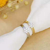 Bilde nummer 4 av Blossom, Ring i 585 gult gull med rosett og diamanter 0,24 ct