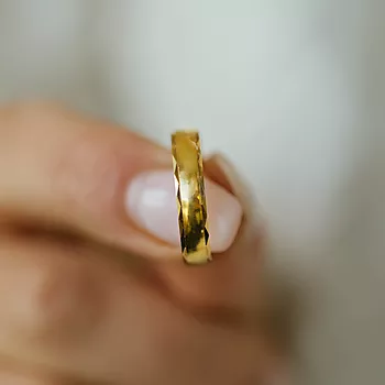 Bilde nummer 3 av Giftering i 585 gult gull med mønster | 4 mm bredde