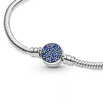 Bilde nummer 2 av Pandora, Moments armbånd i 925 sølv med blå zirkoner