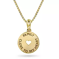 Pan Jewelry, Smykke i forgylt 925 sølv med tekst 'FAMILY CLOSE TO MY HEART'