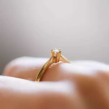 Bilde nummer 4 av Pan Jewelry, Isabella enstens ring i 585 gult gull 0,05 ct WSI