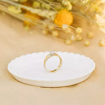 Bilde nummer 3 av Blossom, Ring i 585 gult gull med rosett og diamanter 0,24 ct