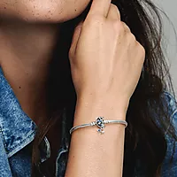 Bilde nummer 2 av Pandora Moments, armbånd i 925 sølv med Funklende Måneformet Lås