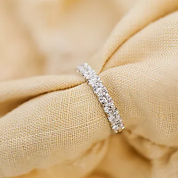 Bilde nummer 4 av Giftering Unite i 585 hvitt gull med diamanter 0,81 CT | 3,2 mm bredde