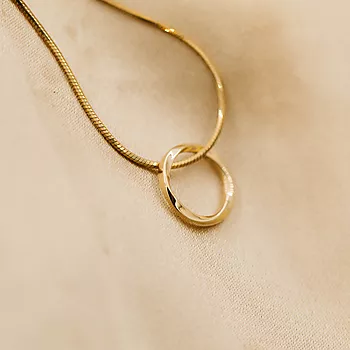 Bilde nummer 3 av Pan Jewelry, Anheng i 585 gult gull med sirkel