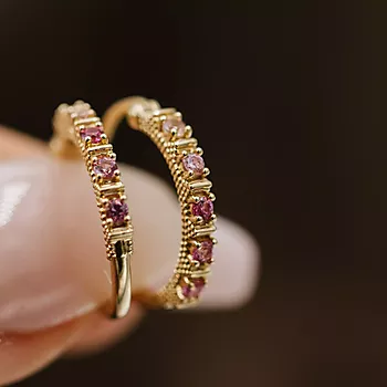 Bilde nummer 3 av Pan Jewelry, Øreringer i 585 gult gull med rosa stener