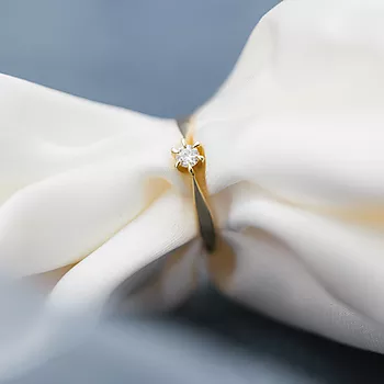 Bilde nummer 4 av Pan Jewelry, Isabella enstens ring i 585 gult gull 0,10 ct WSI