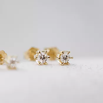 Bilde nummer 4 av Pan Jewelry, Isabella enstens øredobber i 585 gult gull med diamant 0,30 ct WSI