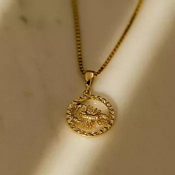 Bilde nummer 3 av Pan Jewelry, Anheng i 585 gult gull horoskap Skorpionen