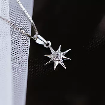 Bilde nummer 2 av Pan Jewelry, Stjernesmykke i 925 sølv med zirkonia