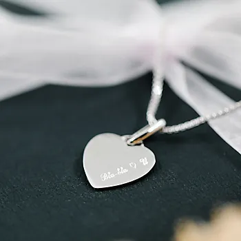 Bilde nummer 3 av Pan Jewelry, Smykke i 925 rhodinert sølv med hjerte og zirkonia i hempen