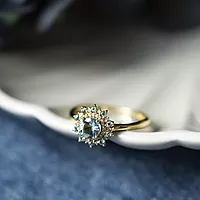 Bilde nummer 7 av Pan Jewelry, Ring i 585 gult gull med diamanter 0,07 ct og akvamarin stener