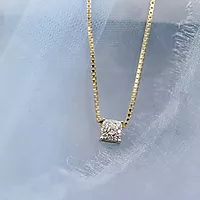 Bilde nummer 3 av Line, smykke i 375 gult gull med diamanter 0,12 ct
