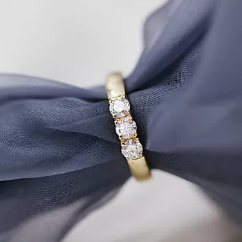 Bilde nummer 2 av Pan Jewelry, Angelica alliansering i 585 gult gull med diamanter 0,75 ct WSI