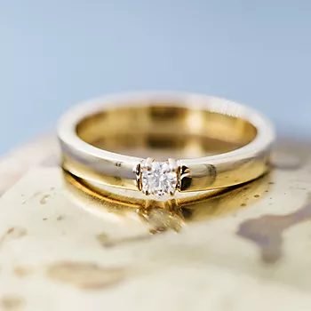 Bilde nummer 4 av Pan Jewelry, Angelica alliansering i 585 gult gull med diamanter 0,10 ct WSI