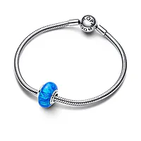 Bilde nummer 3 av Pandora Moments, Charm i 925 sølv med opaliserende havblå sirkel