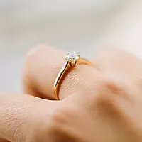 Bilde nummer 4 av Olivia, Diamantring i 585 gult gull med diamant 0,50 ct