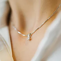 Bilde nummer 2 av Olivia, Anheng i 585 hvitt gull med diamant 0,20 ct