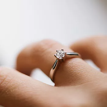 Bilde nummer 4 av Pan Jewelry, Ingrid enstens ring i 585 hvitt gull med diamant 0,40ct W/SI