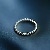Bilde nummer 2 av Ring i 925 forgylt sølv med kuler