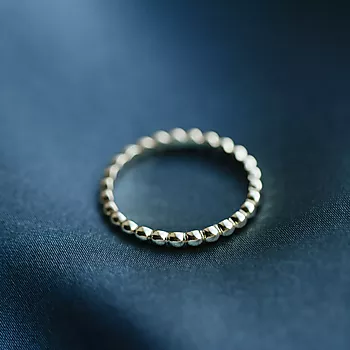 Bilde nummer 2 av Ring i 925 forgylt sølv med kuler