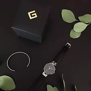 Bilde nummer 3 av Dilligaf, gavesett med klokke med sort skinnrem og sølvfargetkasse med sort skive