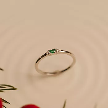 Bilde nummer 2 av Pan Jewelry, Ring i 925 sølv med zirkonia og grønn sten