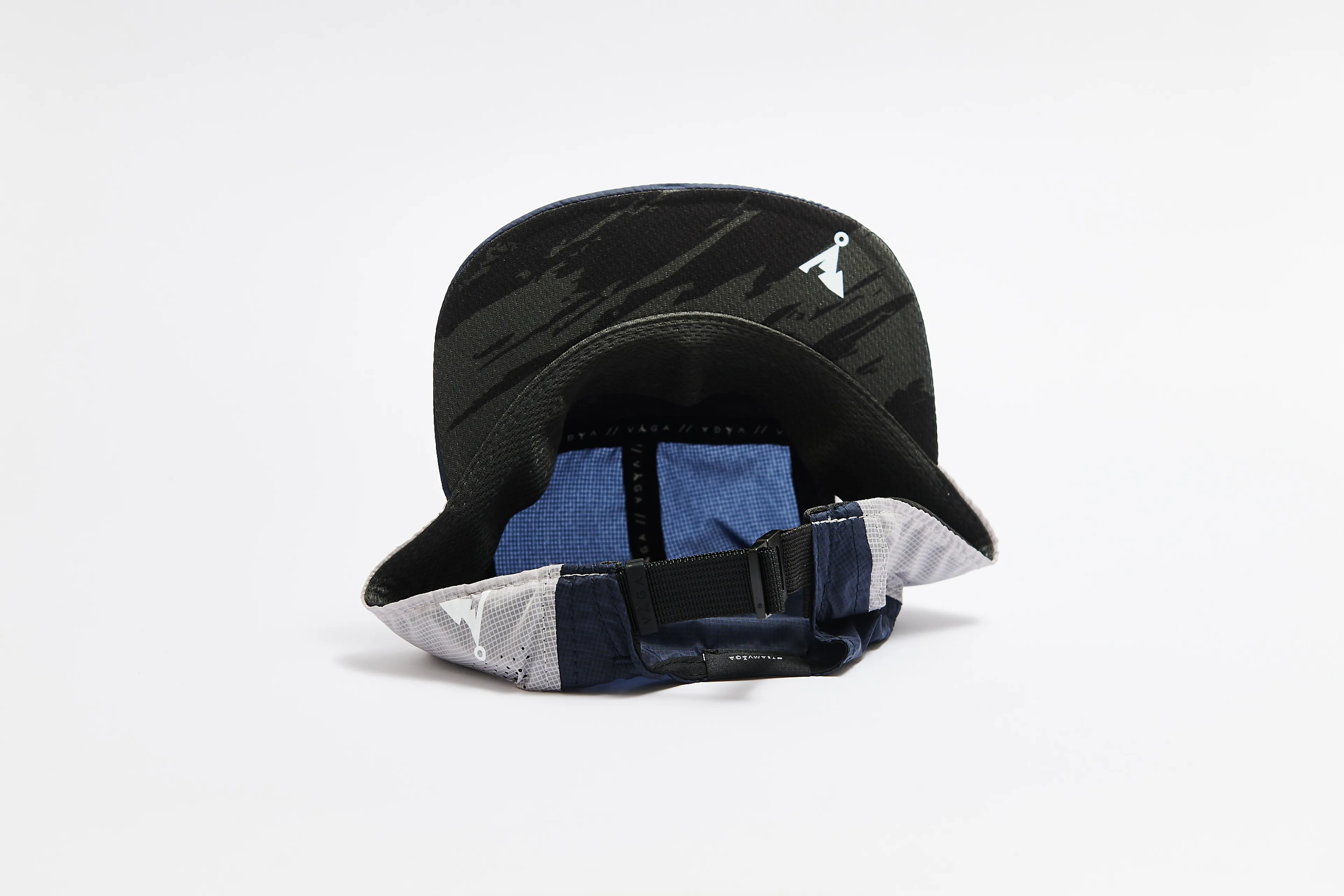 WIND RESISTANT FEATHER RACING CAP