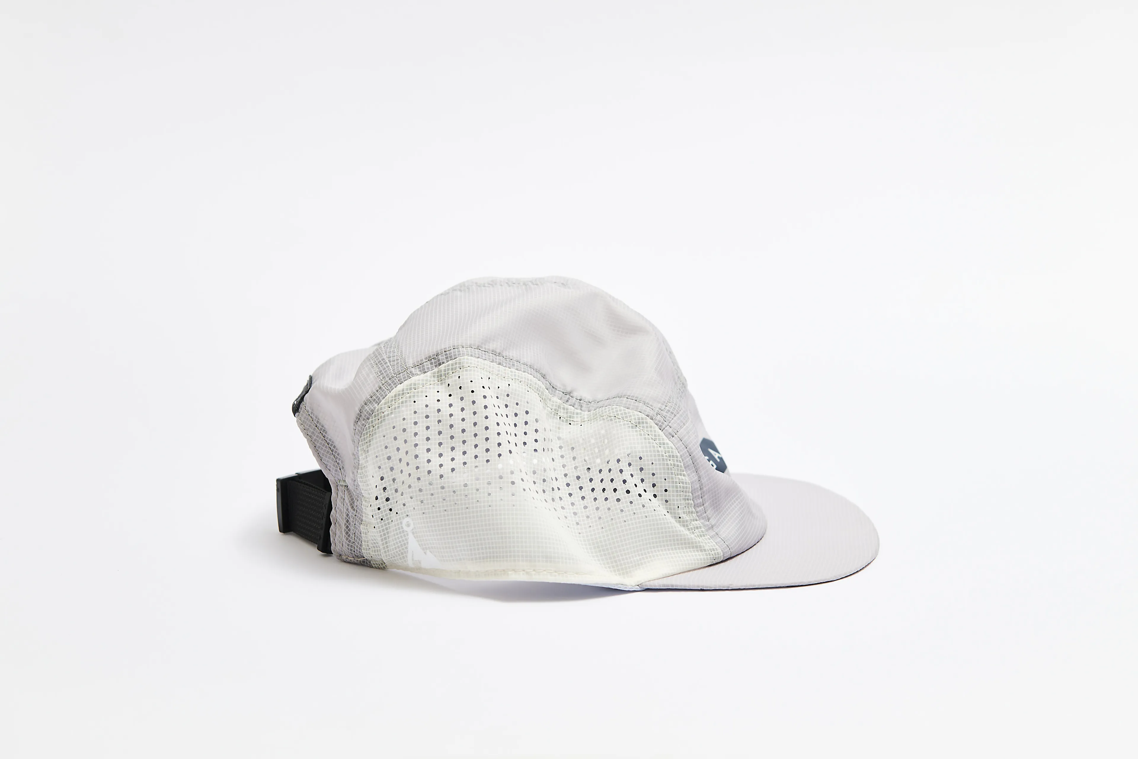 WIND RESISTANT FEATHER RACING CAP