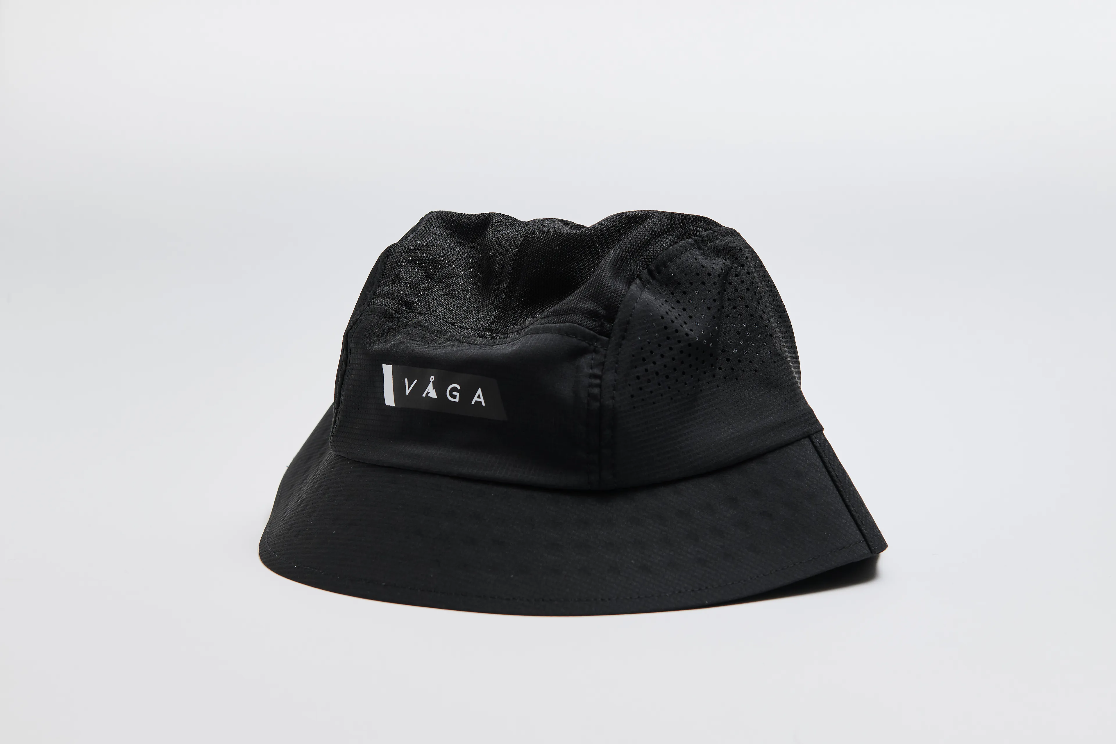 FEATHER BUCKET HAT