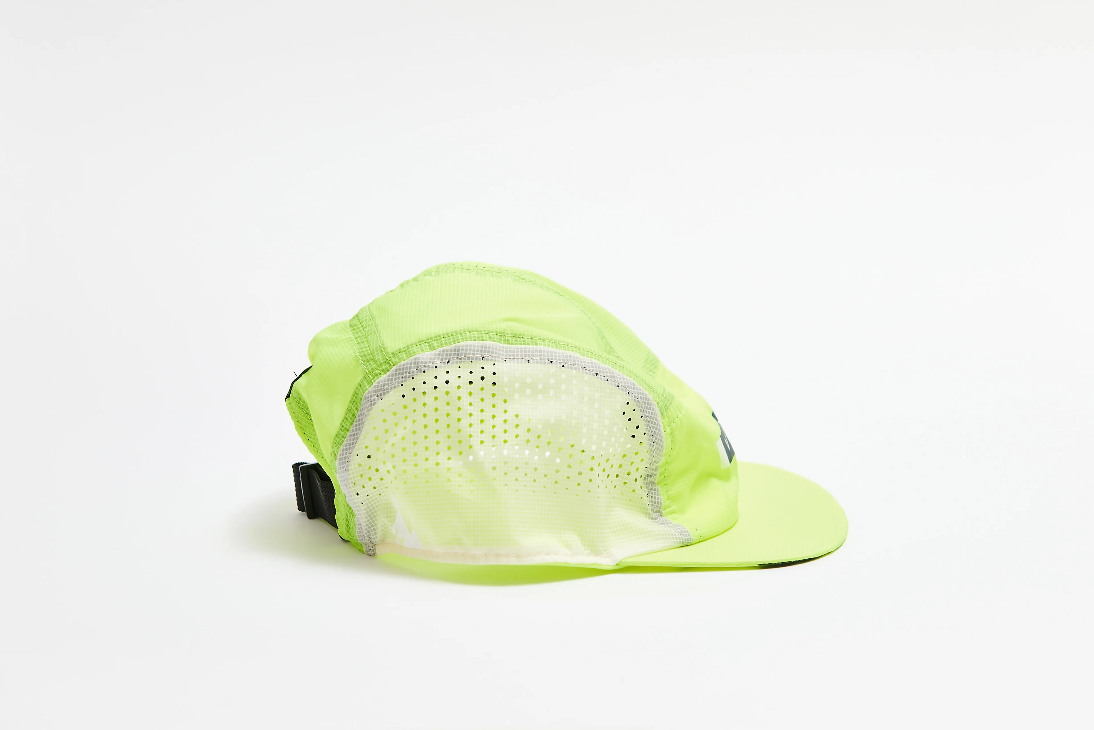 WIND RESISTANT FEATHER RACING CAP