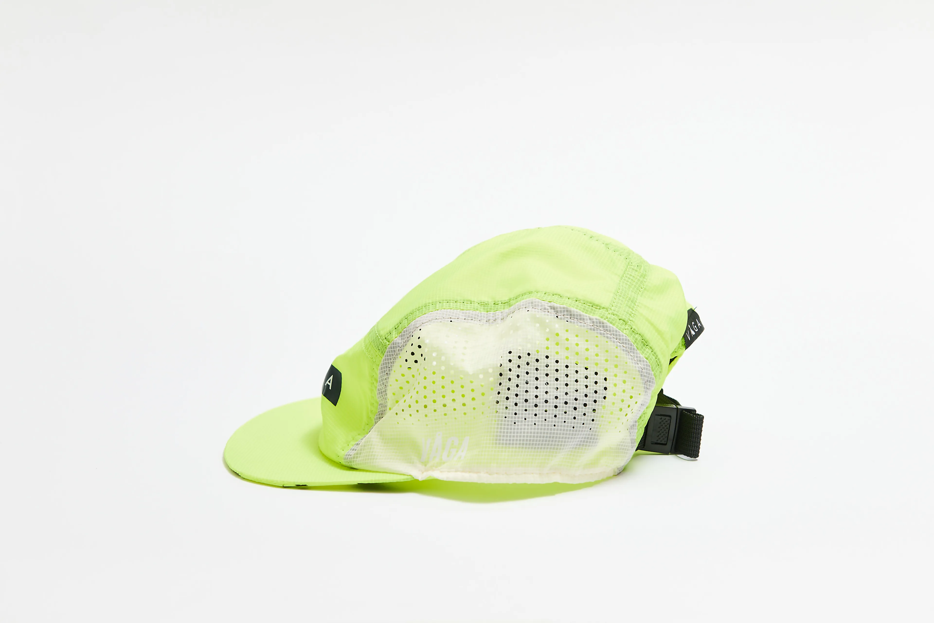 WIND RESISTANT FEATHER RACING CAP