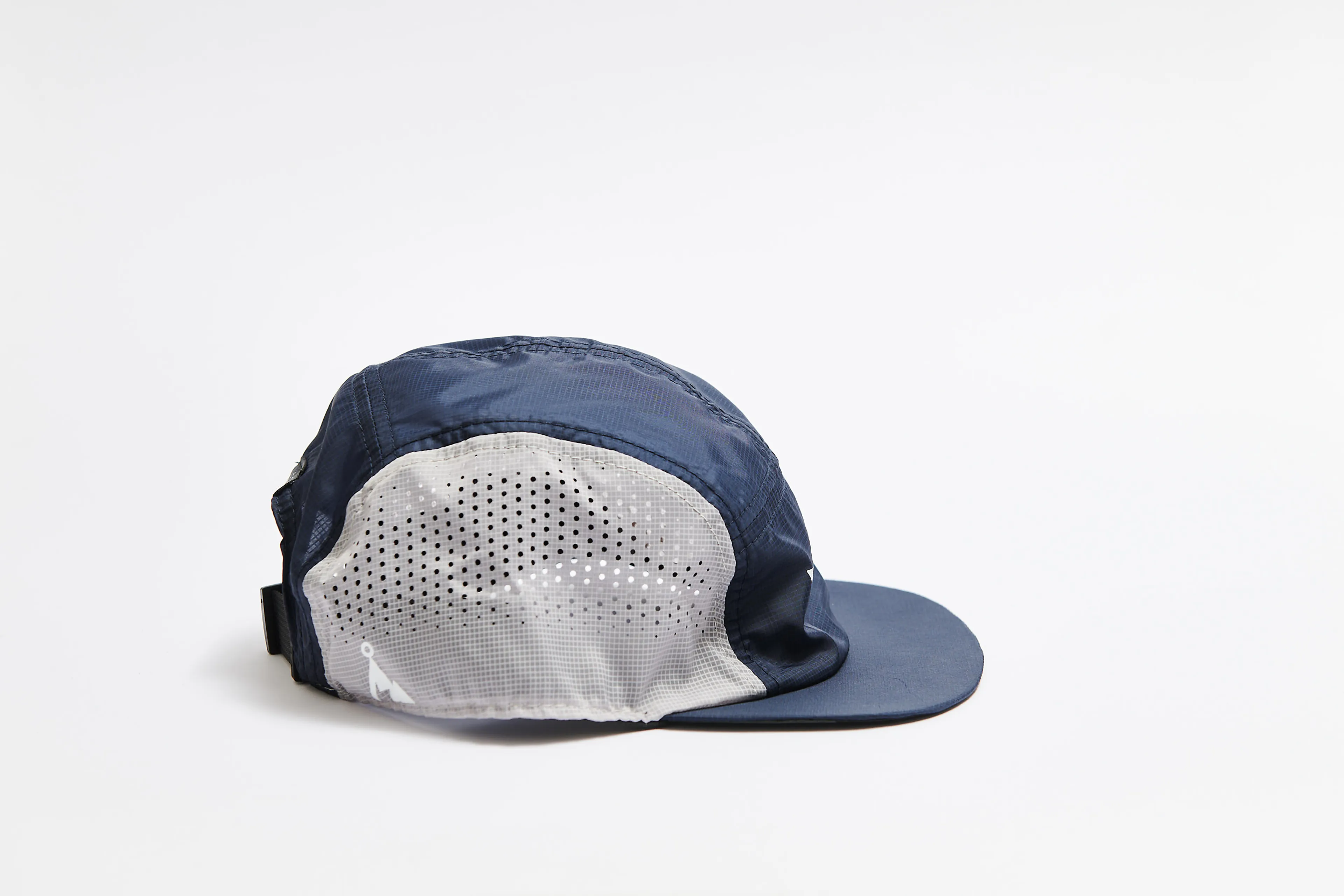 WIND RESISTANT FEATHER RACING CAP