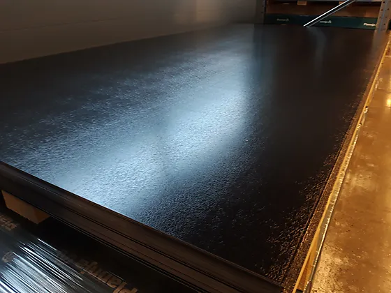 Beslagsplate glossy svart 2,0 meter plan plate