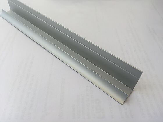 Kombilist aluminium 25x19x2400 mm forboret plastpakket