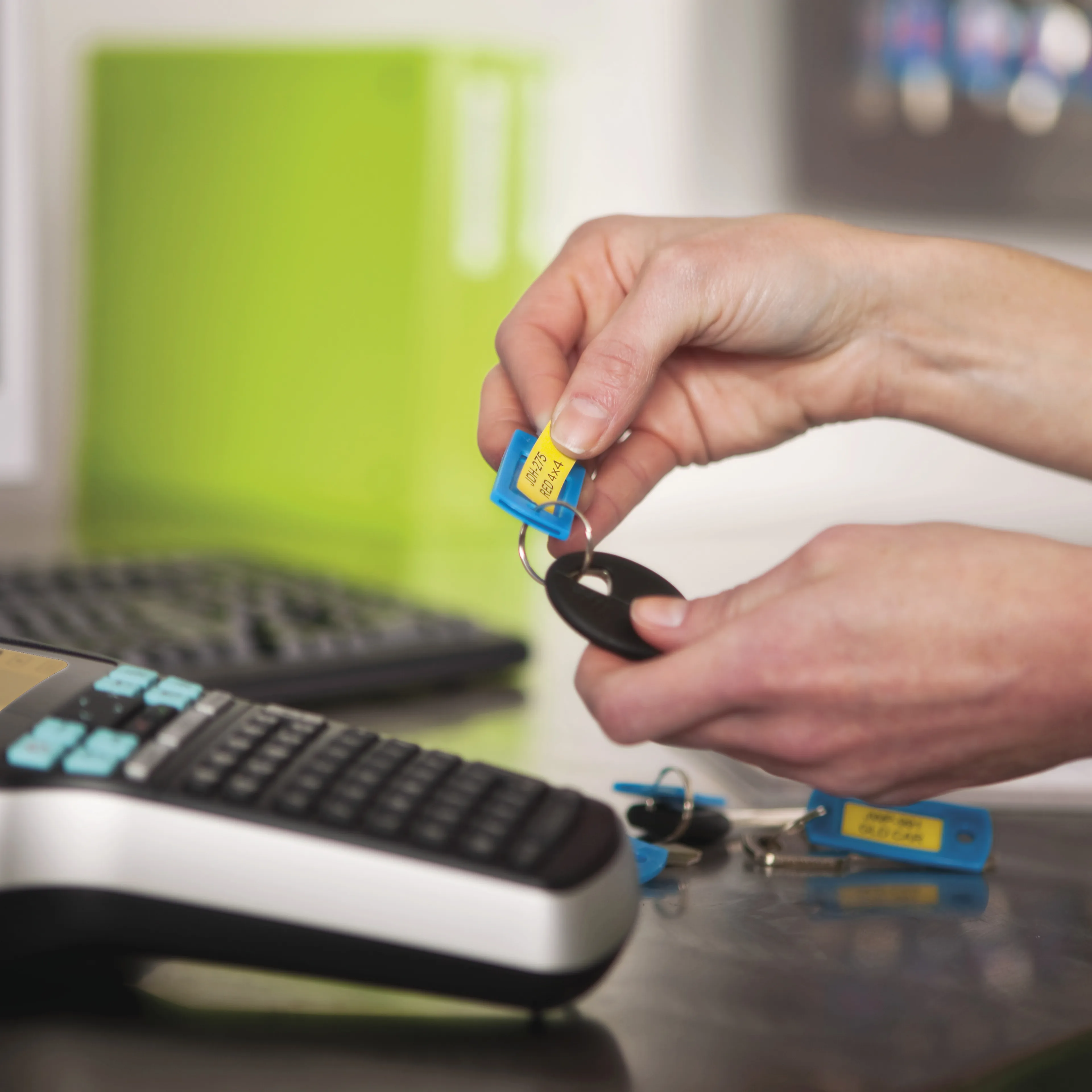 Dymo LabelManager 420P draagbare hoogpresterende labelmakerkit met ABC-toetsenbord en 4 rollen D1-labels