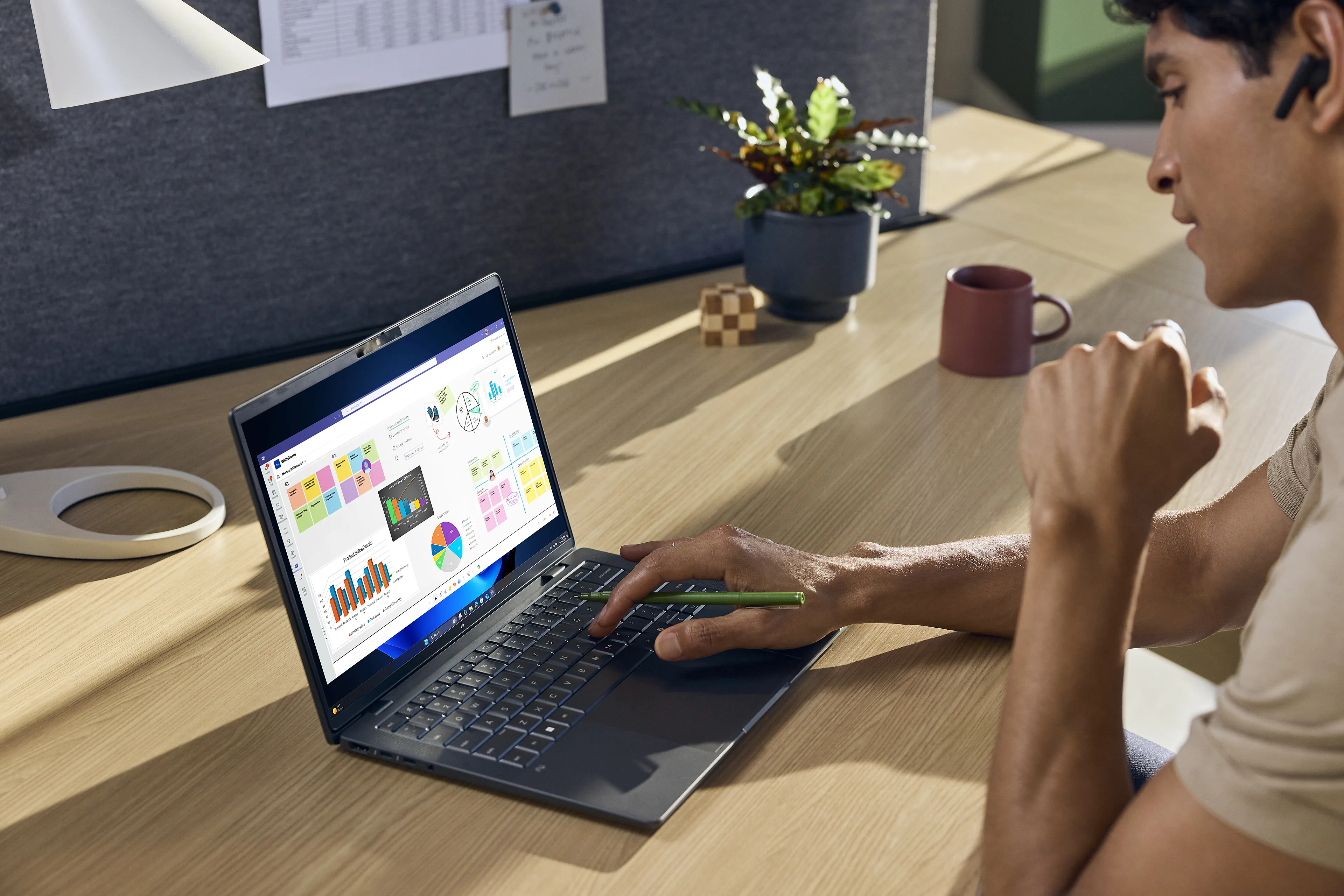 HP EliteBook X EliteBook X G2i 14 Next Gen AI PC - 14" - Intel Core Ultra 7 - 32GB - 1TB