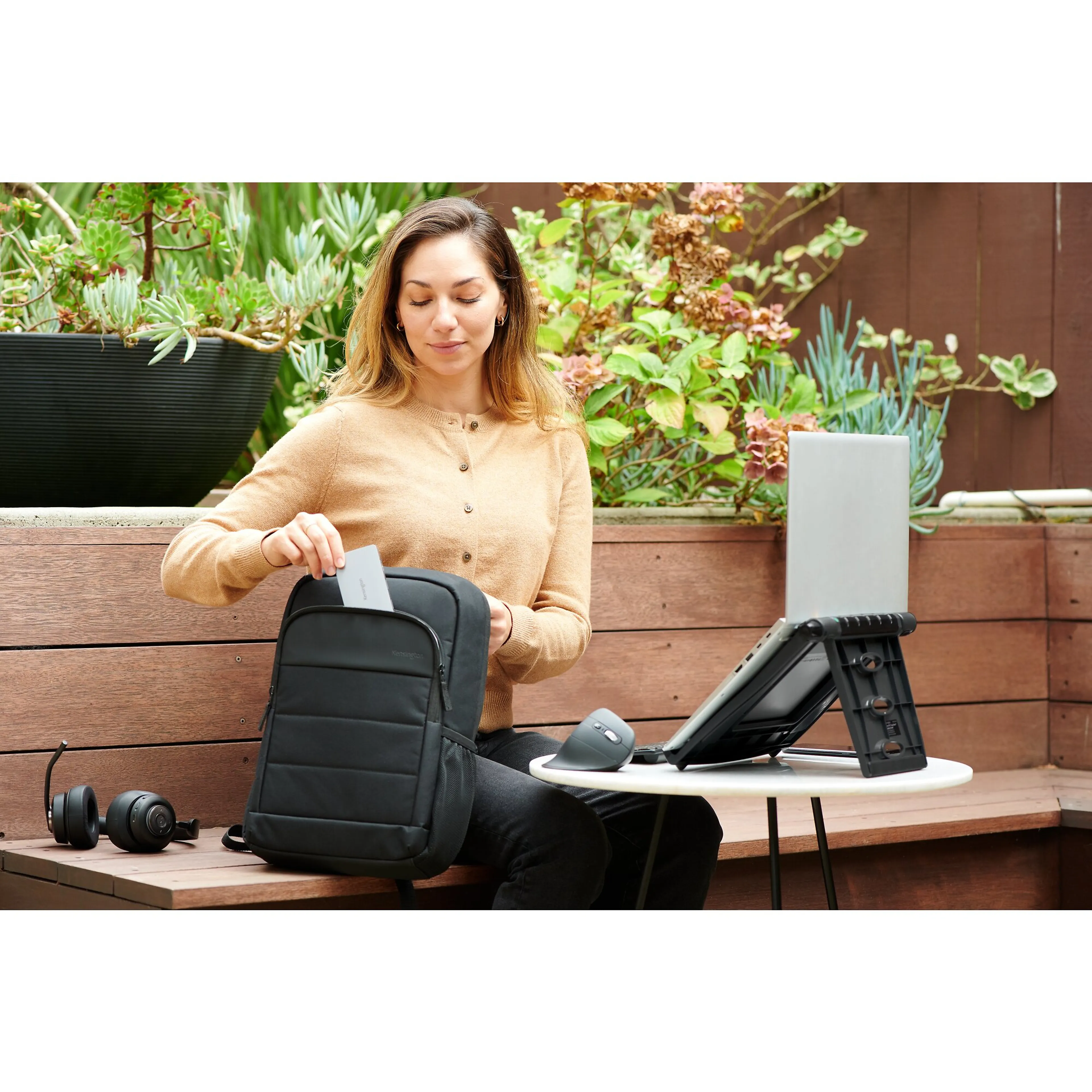 Kensington SmartFit Easy Riser EQ laptop cooling stand zwart
