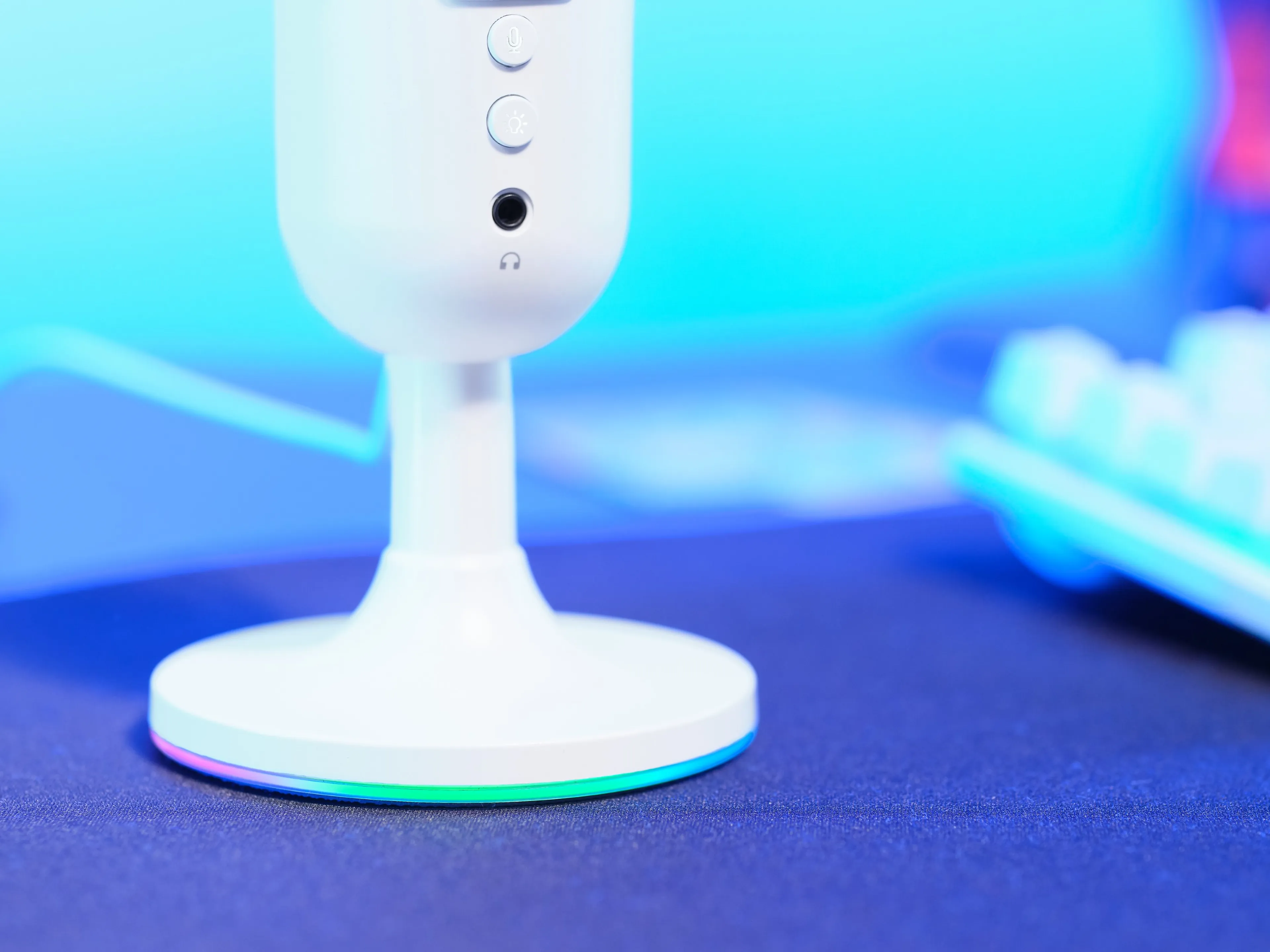 Trust GXT 234W Yunix streaming microfoon - usb - rgb-verlichting - wit