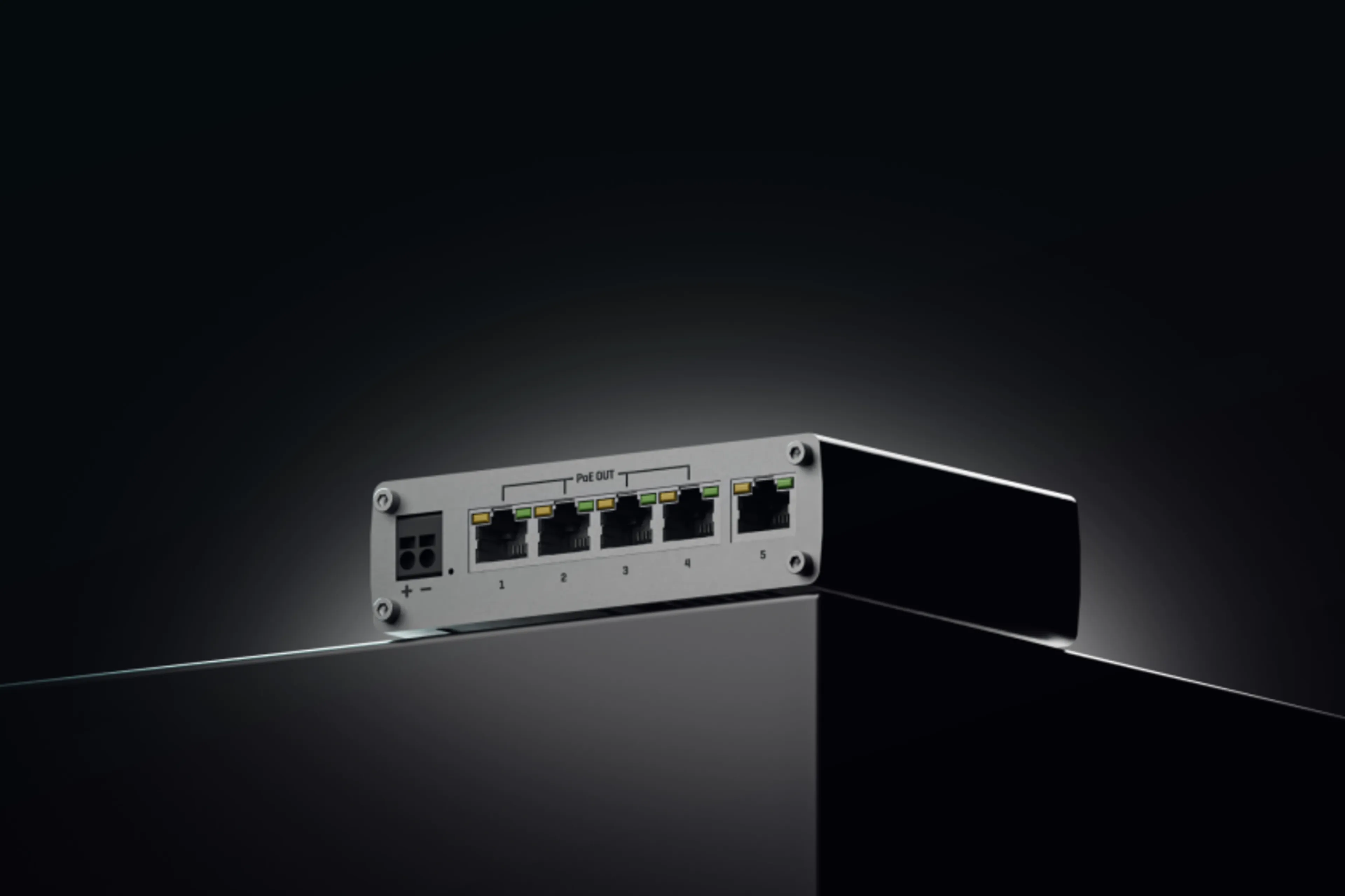Outlet Automotive Poe+ Switch TSW101 - 5x Gigabit Ethernet - 4x PoE+ - Aluminium behuizing